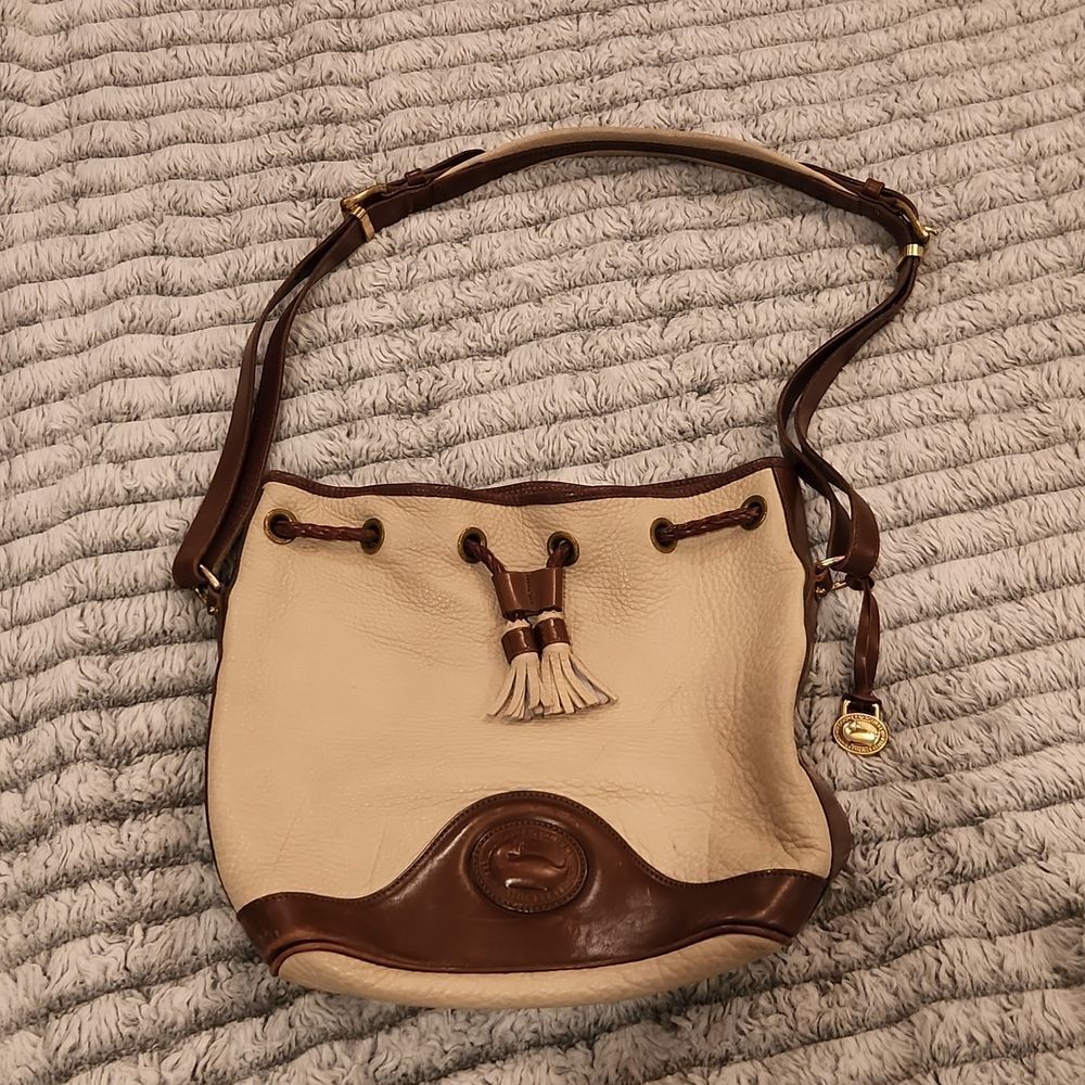 Vintage tan and brown Dooney and Bourke leather bucket Bag.